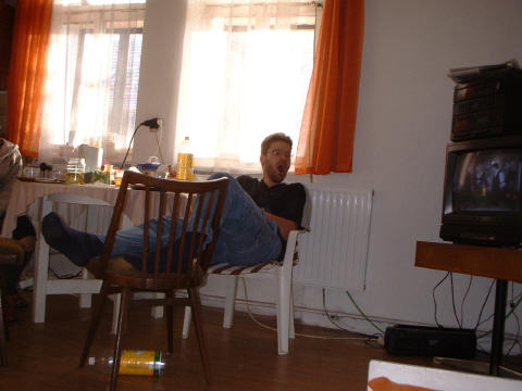 Předchozí večer byl náročný (Kliknutďż˝m se obrďż˝zek zavďż˝e)