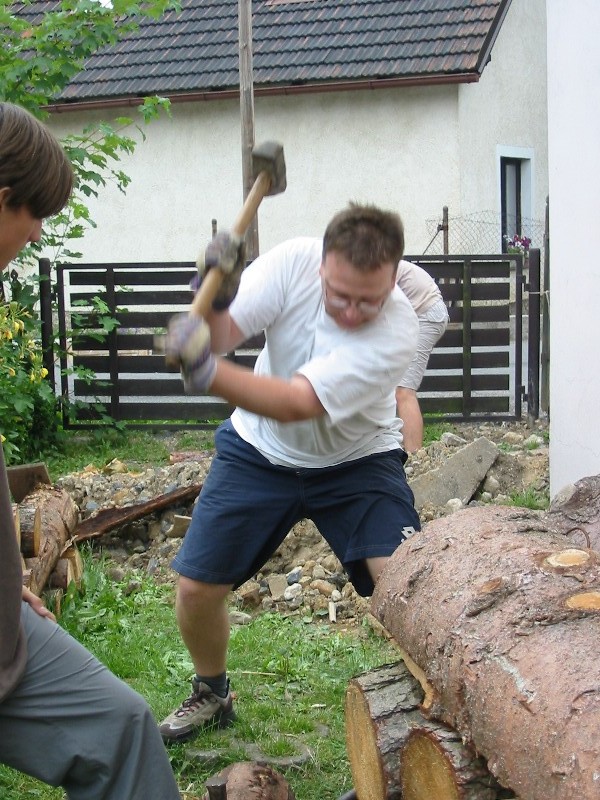 Když se do toho položí celá jeho váha.... (Kliknutďż˝m se obrďż˝zek zavďż˝e)