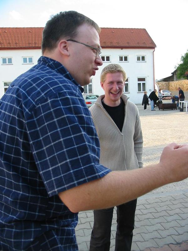 Pan Šéfredaktor předvádí jak si Koži oholil nohy mentolovým krémem (Kliknutďż˝m se obrďż˝zek zavďż˝e)